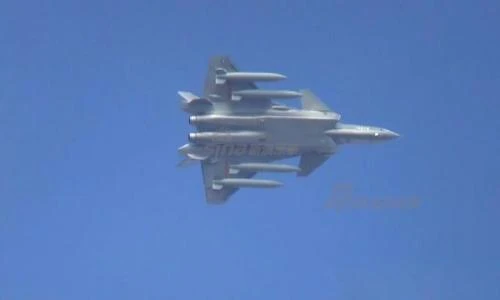 TQ khoe khả năng “thồ hàng” của chiến đấu cơ J-20