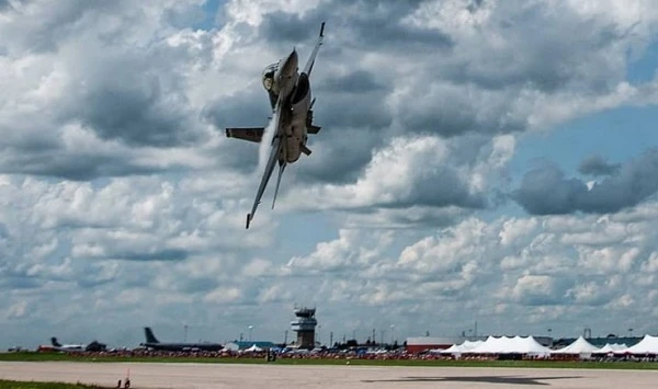 Choáng với tiêm kích "rẻ tiền nhất của Mỹ" bay sát mặt đất 