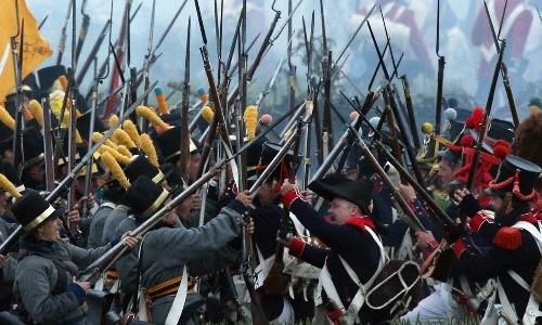 Dữ dội trận chiến Waterloo kinh điển giữa thế kỷ 21