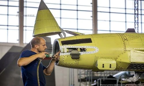 Bên trong nhà máy “đẻ ra vàng” của công nghiệp hàng không Nga
