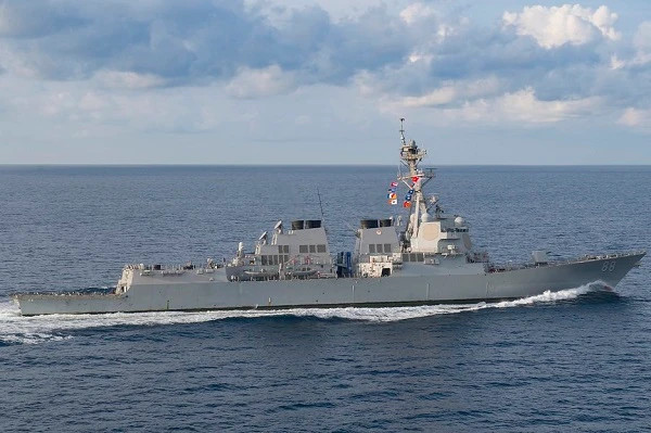 Tàu chiến Mỹ mang đầy ắp tên lửa Tomahawk áp sát lãnh hải Venezuela