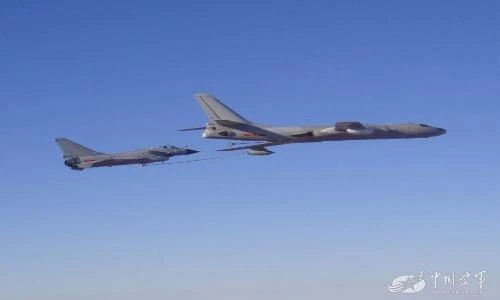 Choáng nặng: J-10 Trung Quốc chỉ bay được liên tục ba tiếng