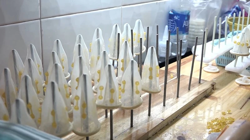 Video: Bao cao su dỏm làm từ keo dán săm lốp ô tô