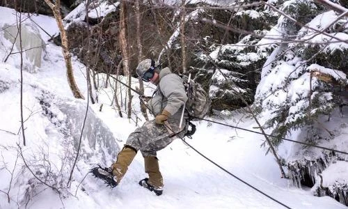 Lính Mỹ học cách leo núi tuyết để đối phó Nga?