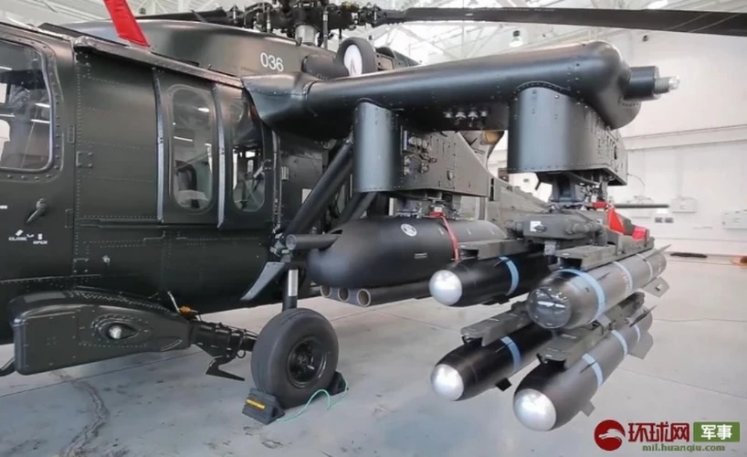 Choáng ngợp dàn vũ khí yểm trợ bộ binh trên trực thăng Ó Đen