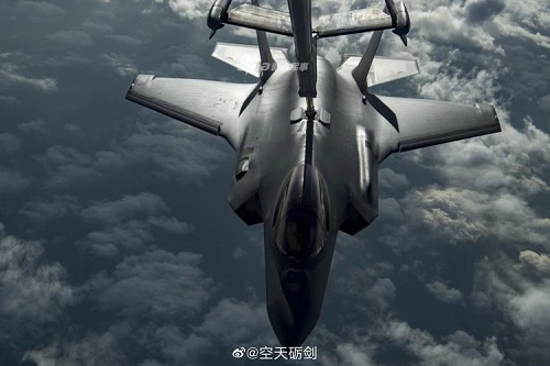Tiếp liệu trên không cho tiêm kích F-35: Khó như lên trời! 