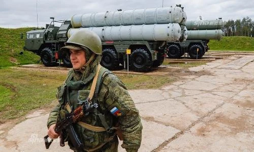 Ảnh sư đoàn tên lửa S-400 tập trận rầm rồ