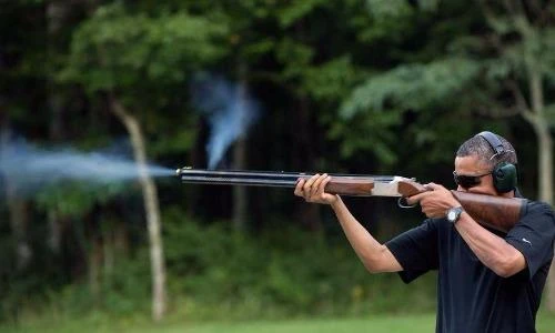 Những khẩu súng dân Mỹ mua như “rau” ngoài siêu thị