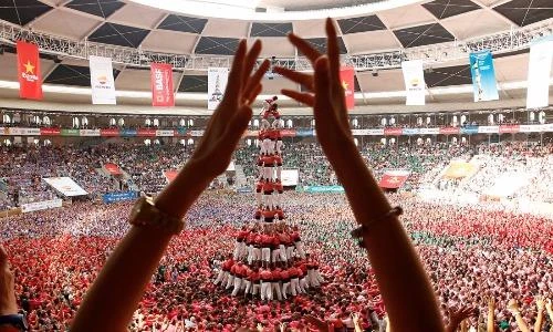 Loạt ảnh gây choáng váng tại lễ hội tháp người