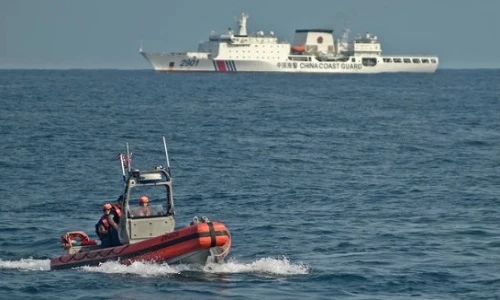 Tàu tuần duyên Mỹ, cảnh sát biển Trung Quốc vừa “tạt đầu” nhau?