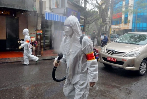 Bộ đội phòng hóa căng mình phản ứng thế nào trước Covid-19?