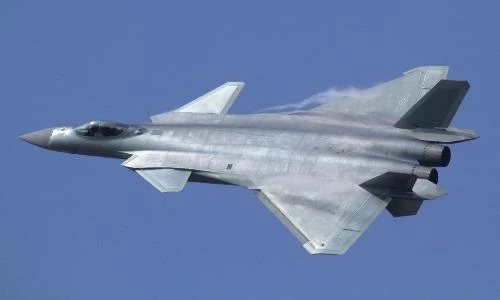 Dân mạng lo tiêm kích J-20 thành "F-35 phiên bản Trung Quốc"