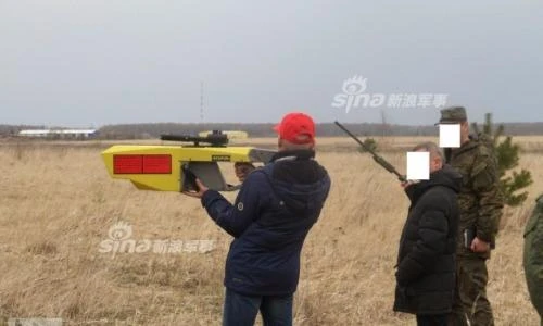 Kinh ngạc súng bắn máy bay không cần đạn của Nga