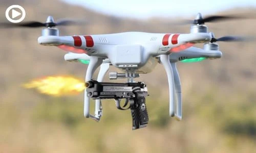 Sau bom, đến lượt súng máy cũng có thể gắn vào flycam