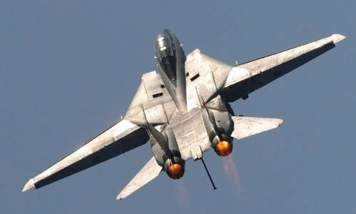 Ảnh tiêm kích F-14A của Iran ném bom tấn công dữ dội