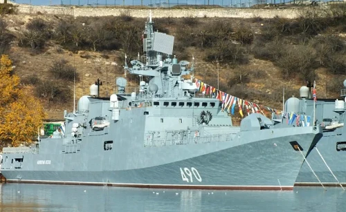 Loạt tàu chiến Hạm đội Biển Đen Nga hội quân, chuẩn bị nhả đạn?