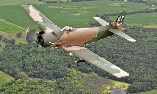 Máy bay cường kích AD-1 Skyraider nhìn từ nhiều góc độ