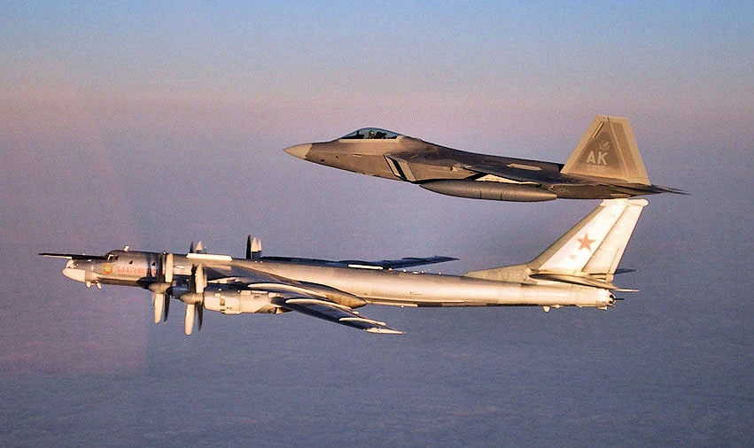 Tu-95 Nga “lượn lờ” ở Alaska, Mỹ mang cả F-22 ra đánh chặn