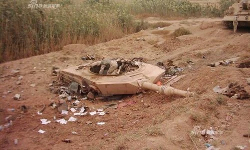 Khó tin: Trúng mìn tự chế, siêu tăng Mỹ bay tháp pháo