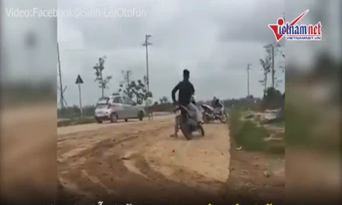  Video: Tài xế cao hứng trổ tài drift xe và cái kết ê chề dưới ao 