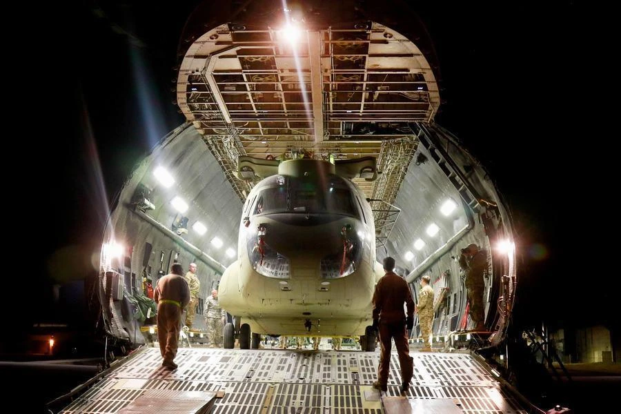 Cách người Mỹ đưa trực thăng CH-47 đi công tác nước ngoài