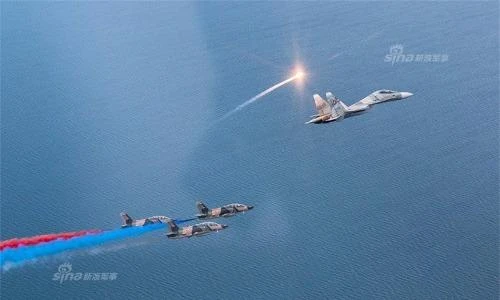 Phát thèm dàn máy bay đa quốc gia của Venezuela (1)