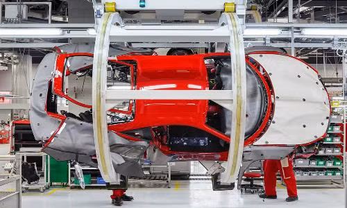 Đột nhập vào nhà máy bí mật của Ferrari