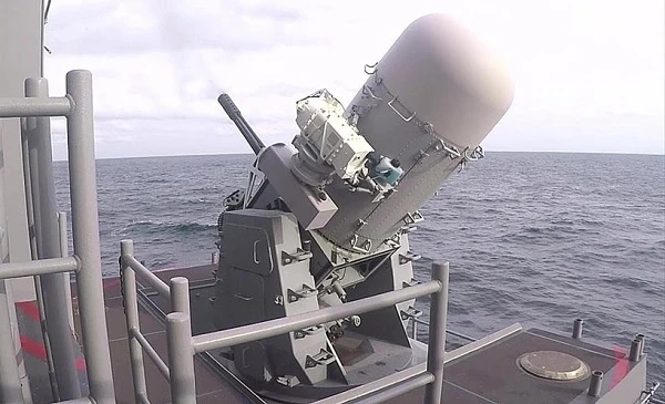 Tàu sân bay đắt nhất thế giới thử nghiệm dàn vũ khí "nghèo nàn" trên biển