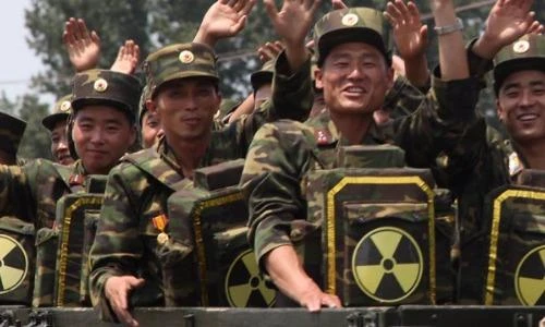 Hoảng hồn lính đánh bom hạt nhân xách tay của Triều Tiên