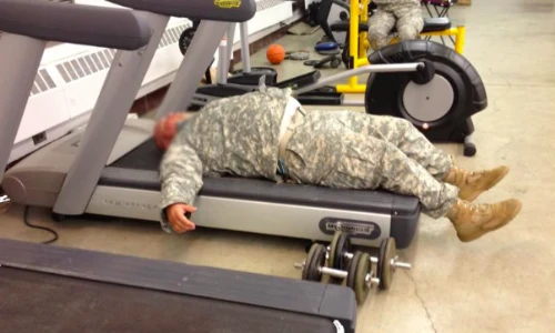 Hài hước những binh lính “thừa cân quá khổ” trong quân đội