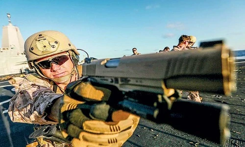 Lính Mỹ "sướng không ngủ được" khi súng lục hơn 100 tuổi được thay thế