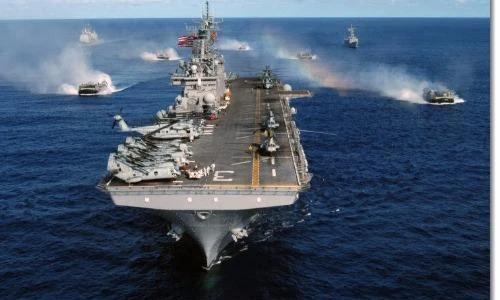 Bên trong lớp tàu sân bay trá hình của Hải quân Mỹ