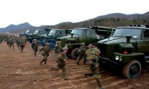 So quân đội của hai miền Triều Tiên, liệu có tương xứng?