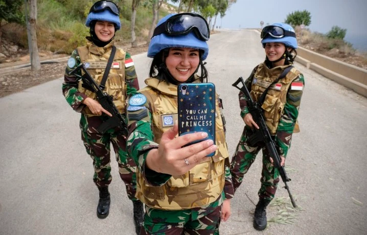 Nữ quân nhân gìn giữ hòa bình bất chấp luật lệ Hồi giáo hà khắc