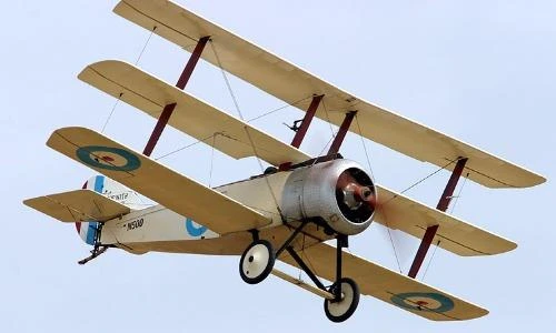 Tại sao máy bay thời CTTG 1 lại có nhiều tầng cánh?