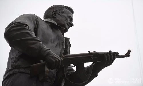 Nga khánh thành tượng đài "cha đẻ" AK-47 ở Moscow