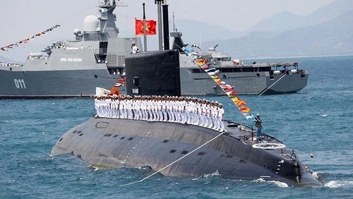 Tốc độ tàu ngầm Kilo Việt Nam thay đổi "ảo diệu" thế nào khi lặn, nổi?