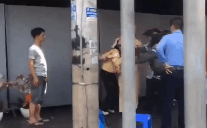 Dua bo di sam Tet, chong bi vo va con gai danh ghen kinh hoang