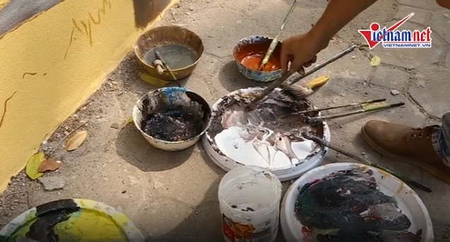 Video: Hà Nội khác lạ qua "phố bích họa" trên đường Phan Đình Phùng