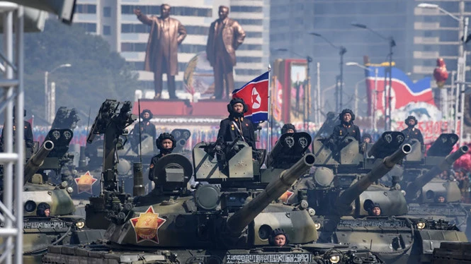 Ngắm kho xe tăng "đồ sộ" của Quân đội Triều Tiên