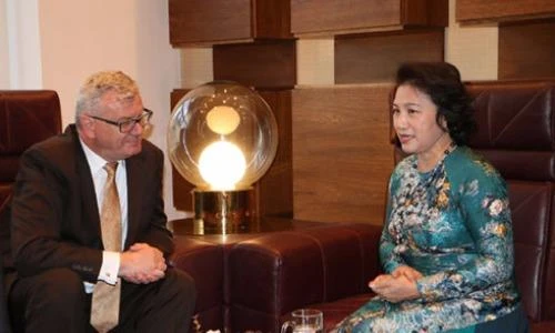 Chủ tịch Quốc hội bắt đầu chuyến thăm chính thức Cộng hòa Séc