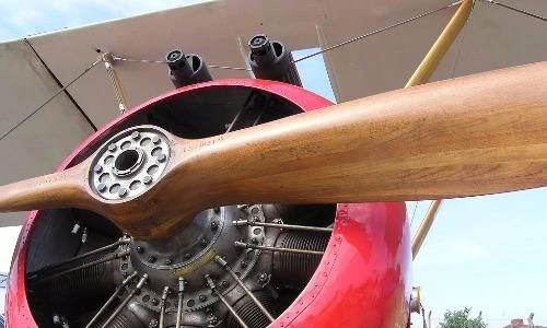 Lịch sử khó nhọc đưa súng máy lên máy bay chiến đấu