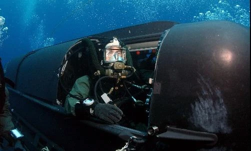 Khó đỡ tàu ngầm mini do Đài Loan tự chế tạo