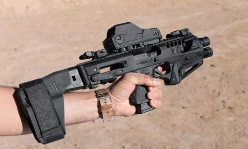 Ngạc nhiên phụ kiện biến súng ngắn thành tiểu liên cực kỳ lợi hại