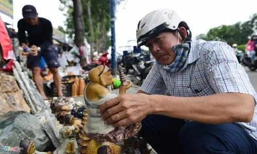 Đổ xô mua hàng ở gần 50 kiốt bên sân bay sắp giải tỏa