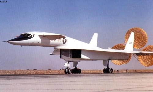 "Dựng tóc" với tốc độ kinh hồn oanh tạc cơ XB-70 Mỹ