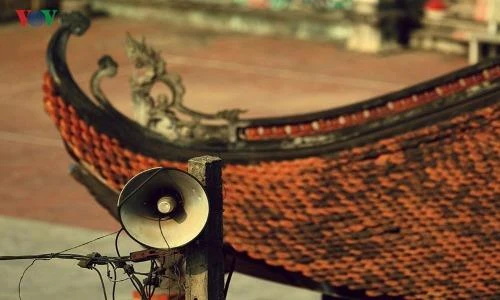 Cận cảnh những chiếc loa phường bám cột điện ở Hà Nội