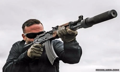 Điều gì sẽ xảy ra khi gắn nòng giảm thanh lên súng AK