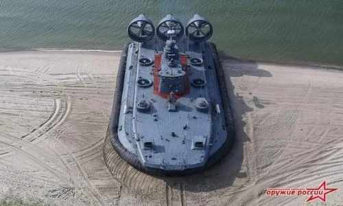 Muốn có thêm tàu đệm khí Zubr, Nga phải cầu cạnh Trung Quốc