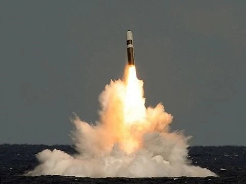 Tên lửa Trident II D5 của Mỹ phô diễn sức mạnh khủng khiếp 